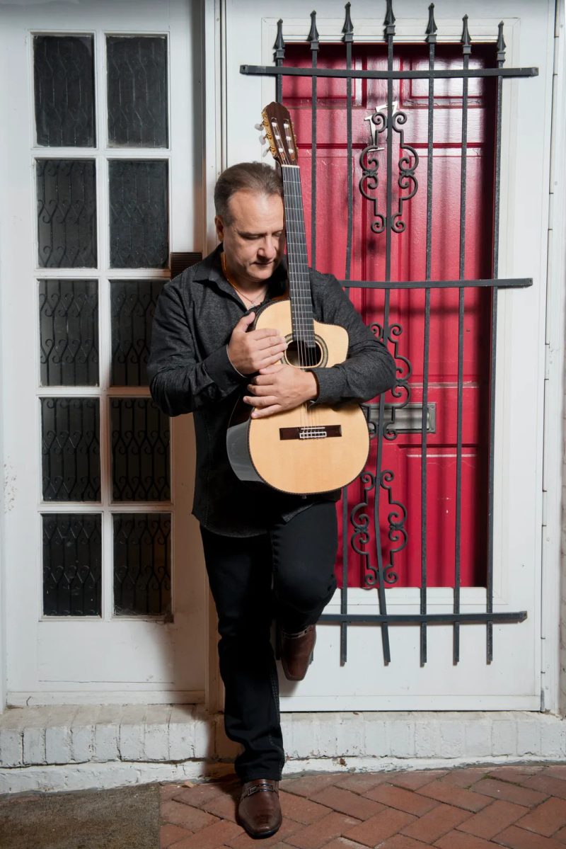 Hoy, «Entre cuerdas y amigos», habrá aluvión de artistas en el Municipal